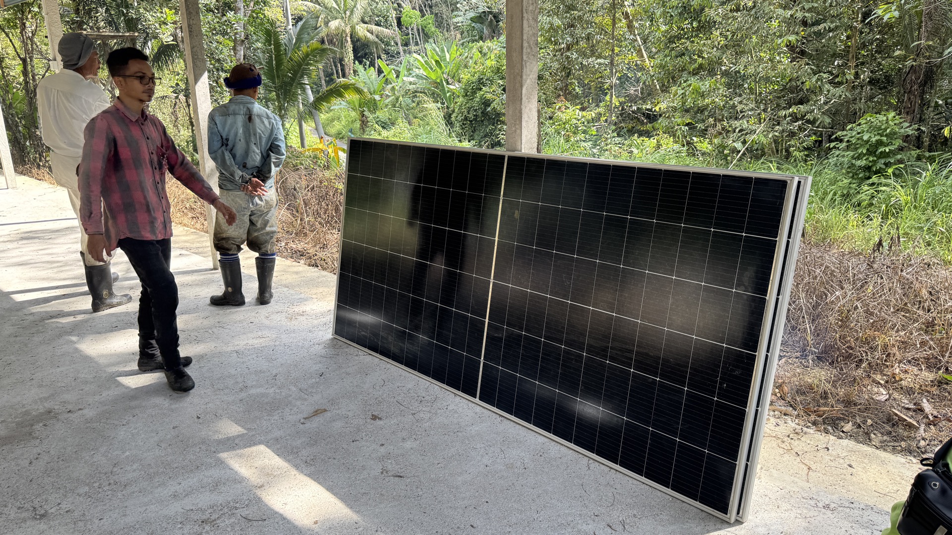 Solar-powered communal hall at Kampung Sungai Kelit — exterior view of the completed building with solar panel installation on the roof