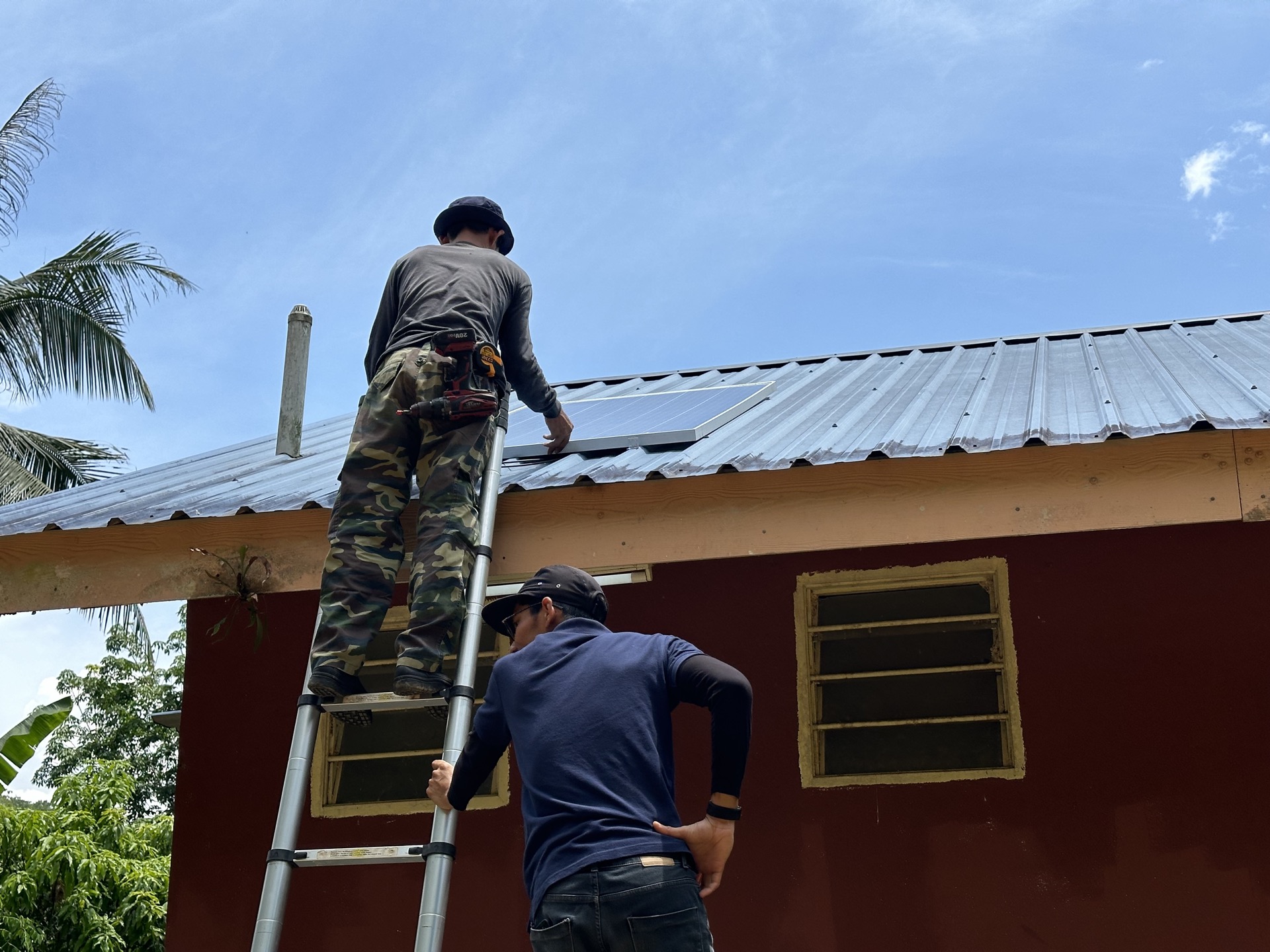Saora+ solar energy project completion ceremony with community members and project partners